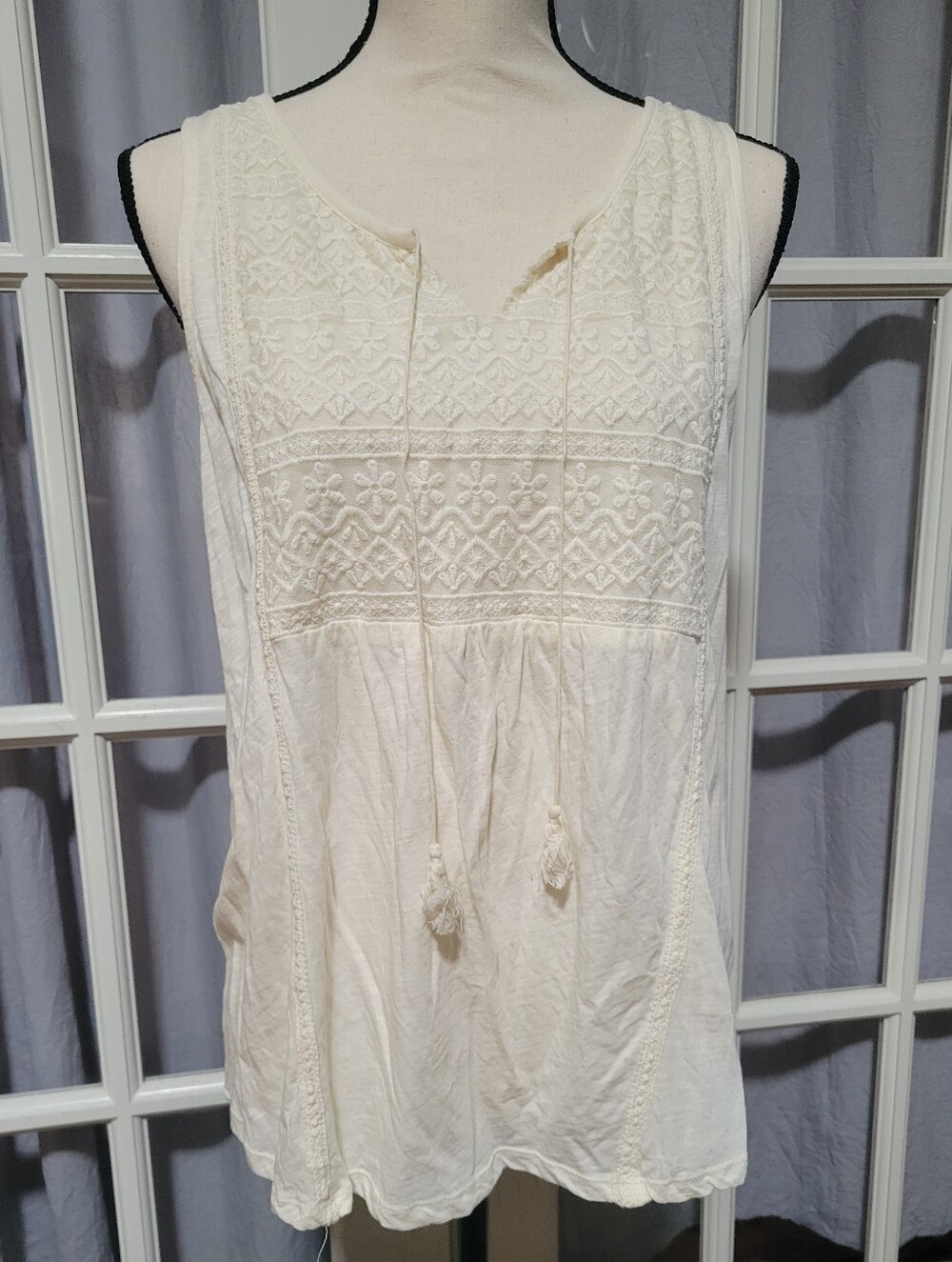 Vince Camuto Cream Embroidered Tassel Sleeveless Camisole